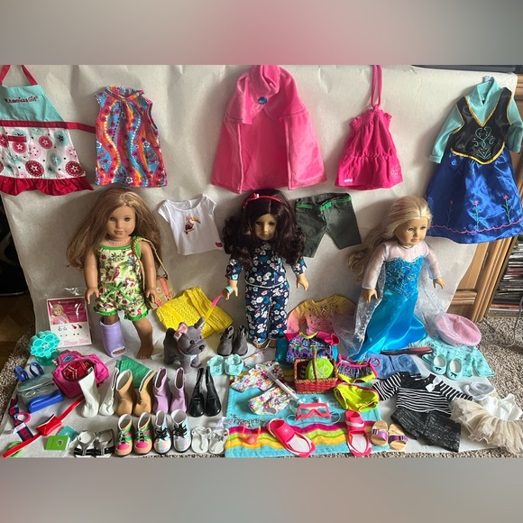 3 American Girl Dolls with accessories - Picture 2 of 16